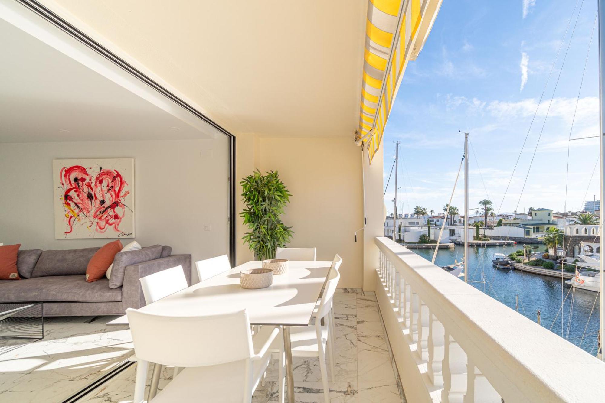 Moderno Apartamento Frente Al Canal Con Terrazas Apartment Empuriabrava Exterior photo